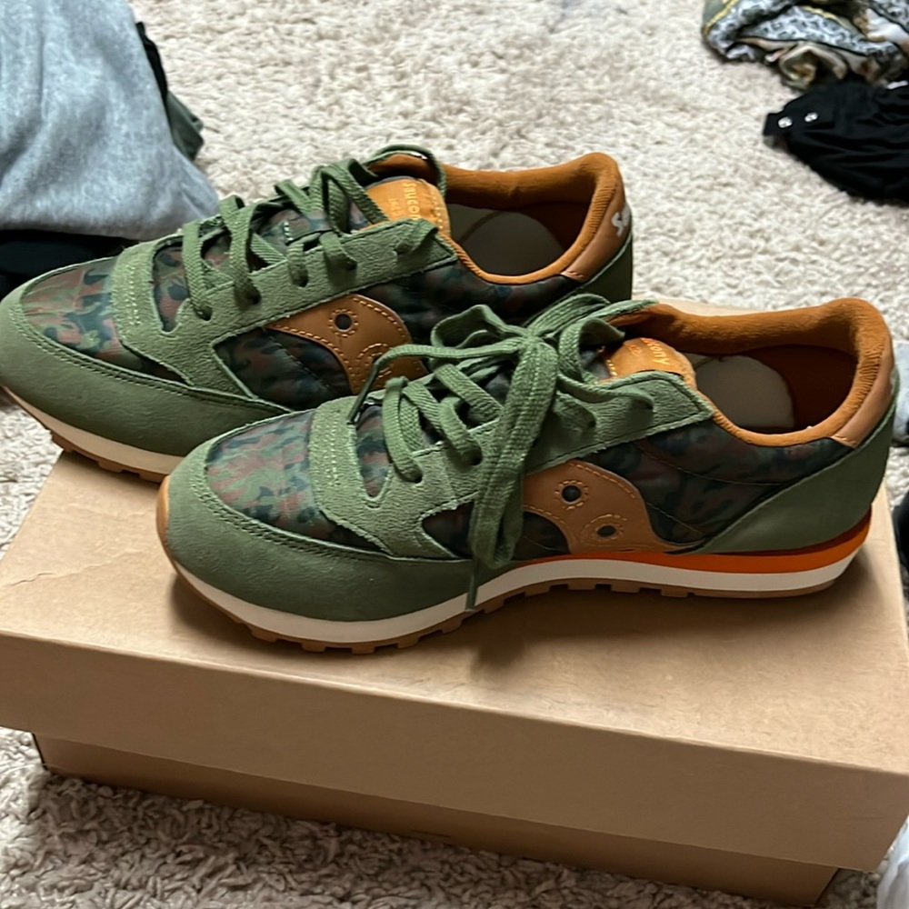 Saucony sneakers worn once